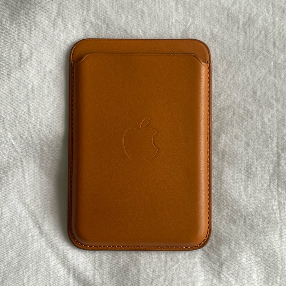 iPhone FineWoven Wallet with MagSafe - Taupe